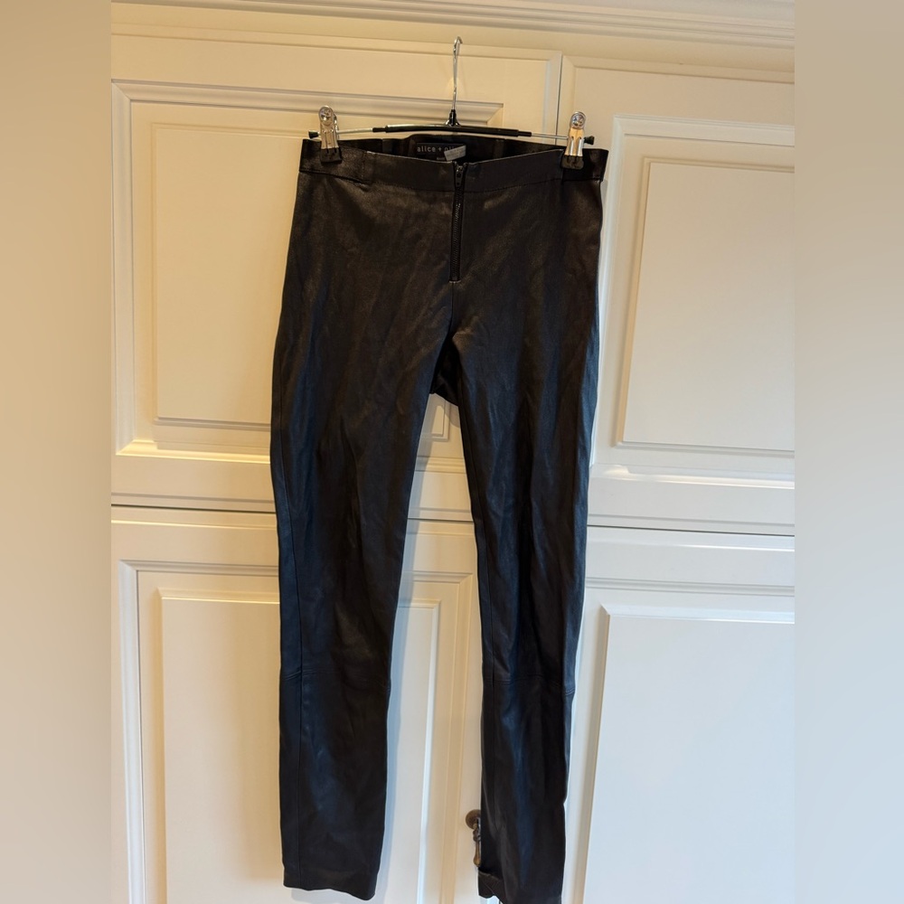 Alice + Olivia Basics zip up leather legging. Size 0.